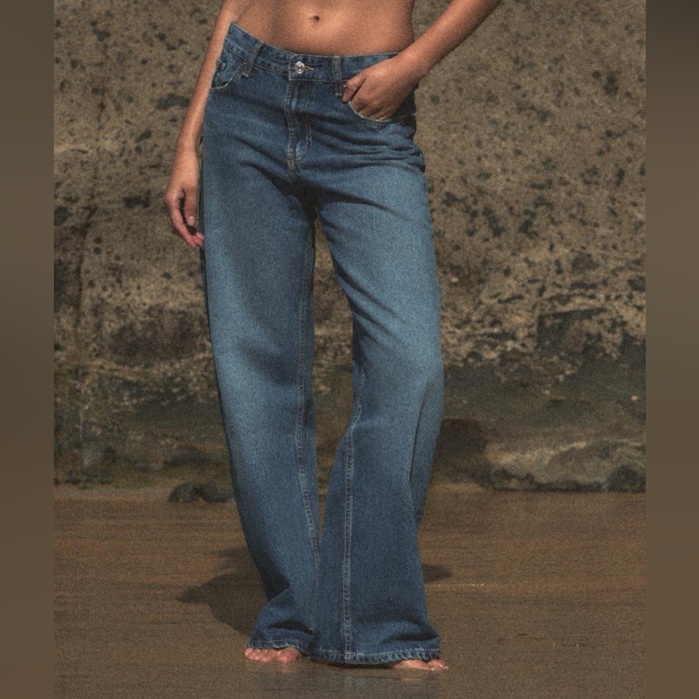 Zara Relaxed Fit Dark Wash Mid Rise Jeans